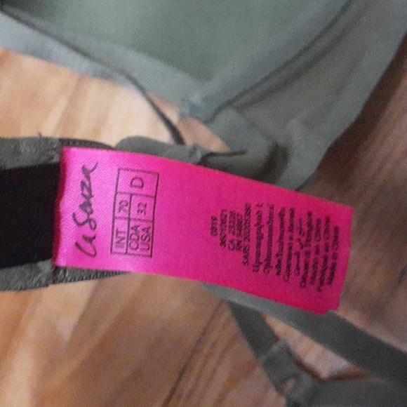 La Senza Pair of 6 32D bras in assorted colors - Picture 6 of 6